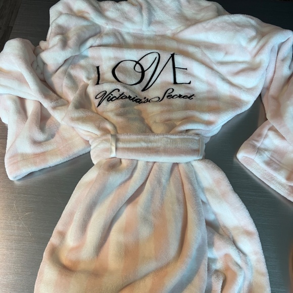 Comfy Robe - Picture 3 of 4